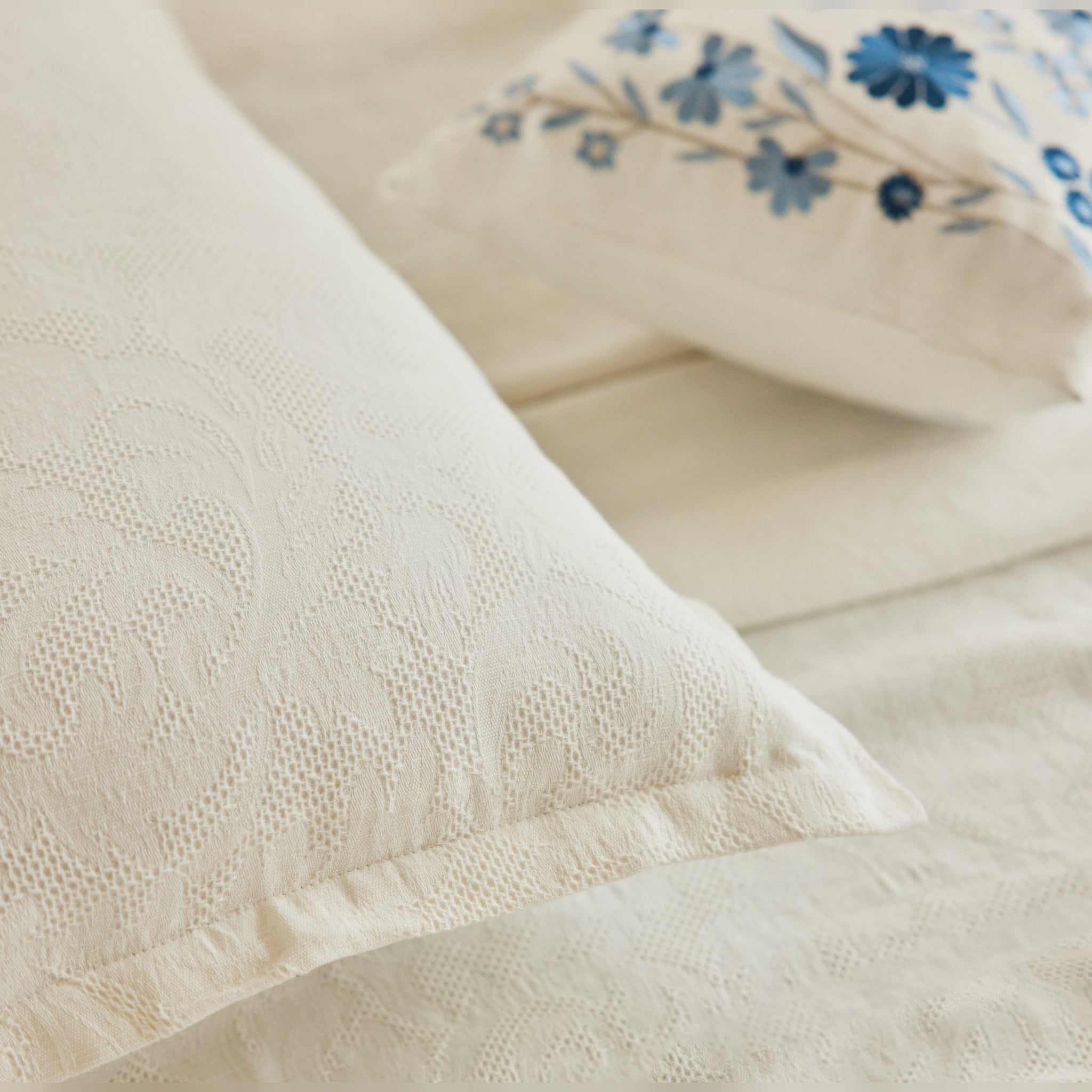 Holy Grail Homes 100% Cotton Bedspread with 2 Pillow Covers, Coverlet, Oeko-TEX Certified Luxuriously Soft Coverlet